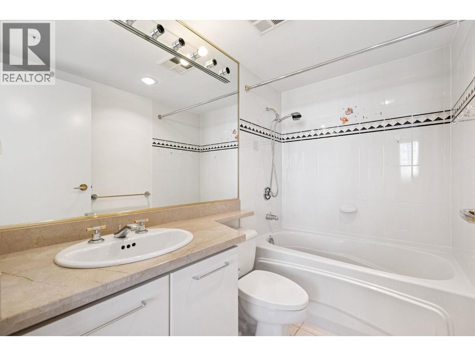 Photo 17 of 15 D 139 Drake Street, Vancouver BC