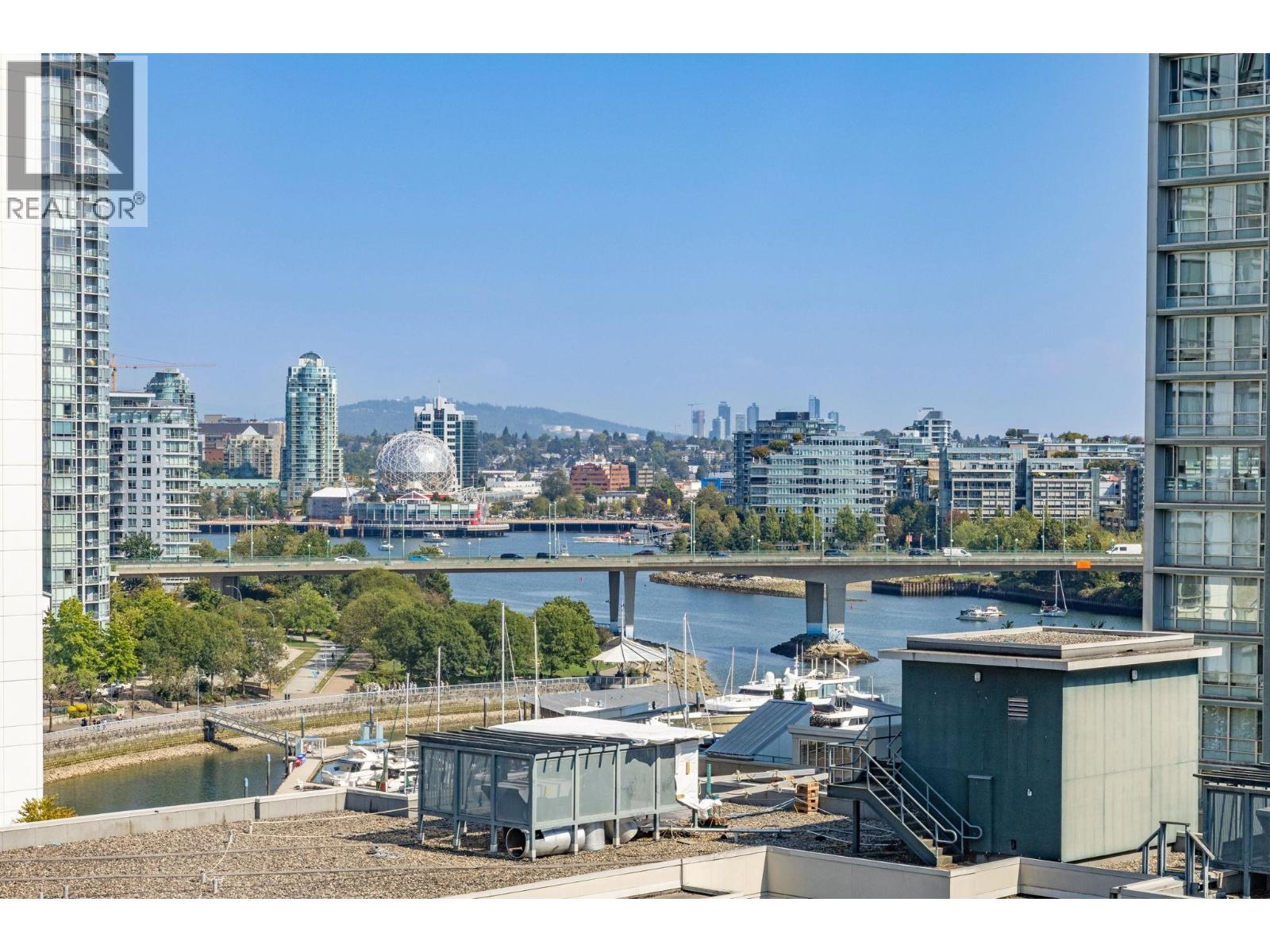 Photo 3 of 15 D 139 Drake Street, Vancouver BC