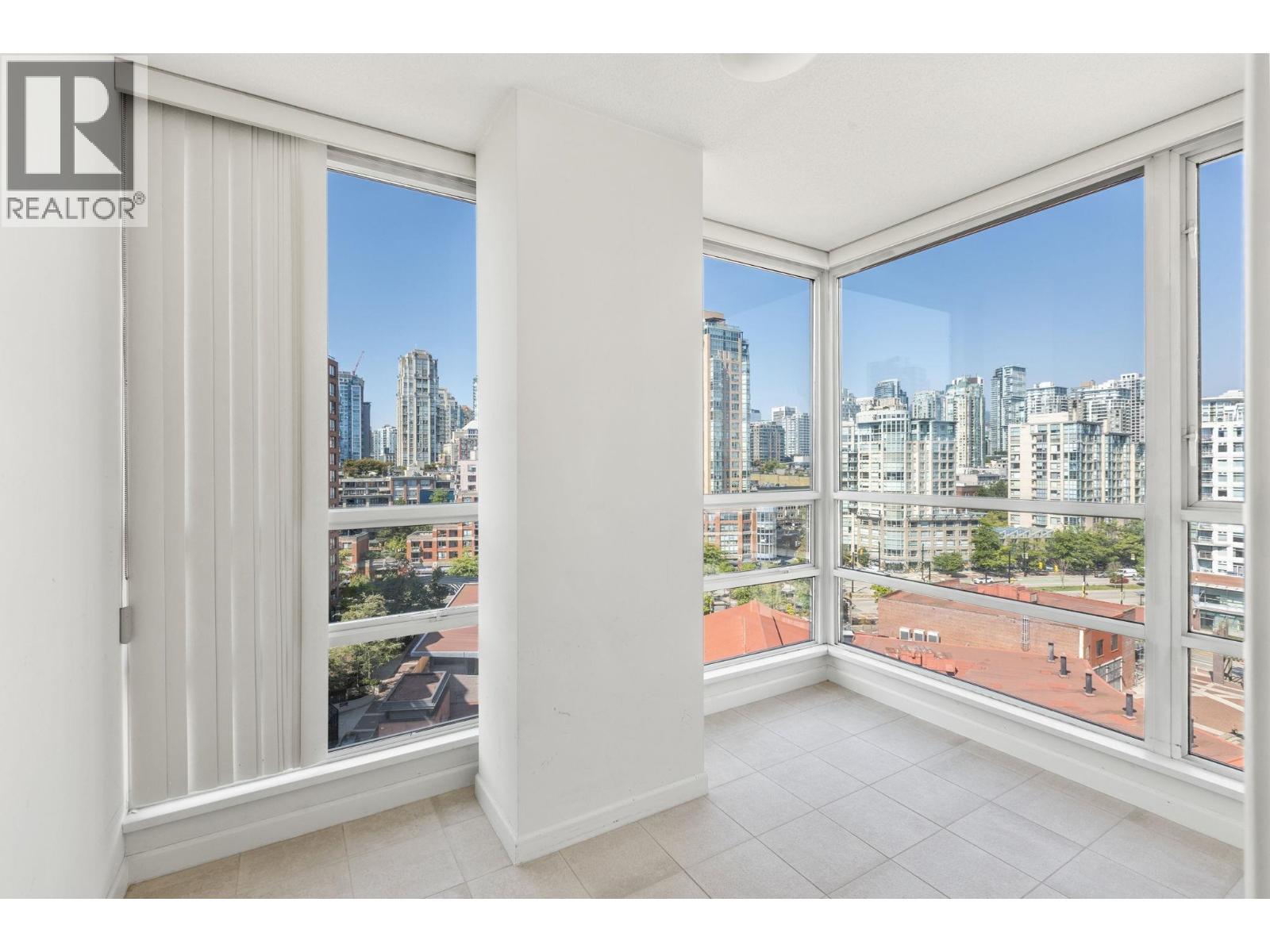 Photo 8 of 15 D 139 Drake Street, Vancouver BC