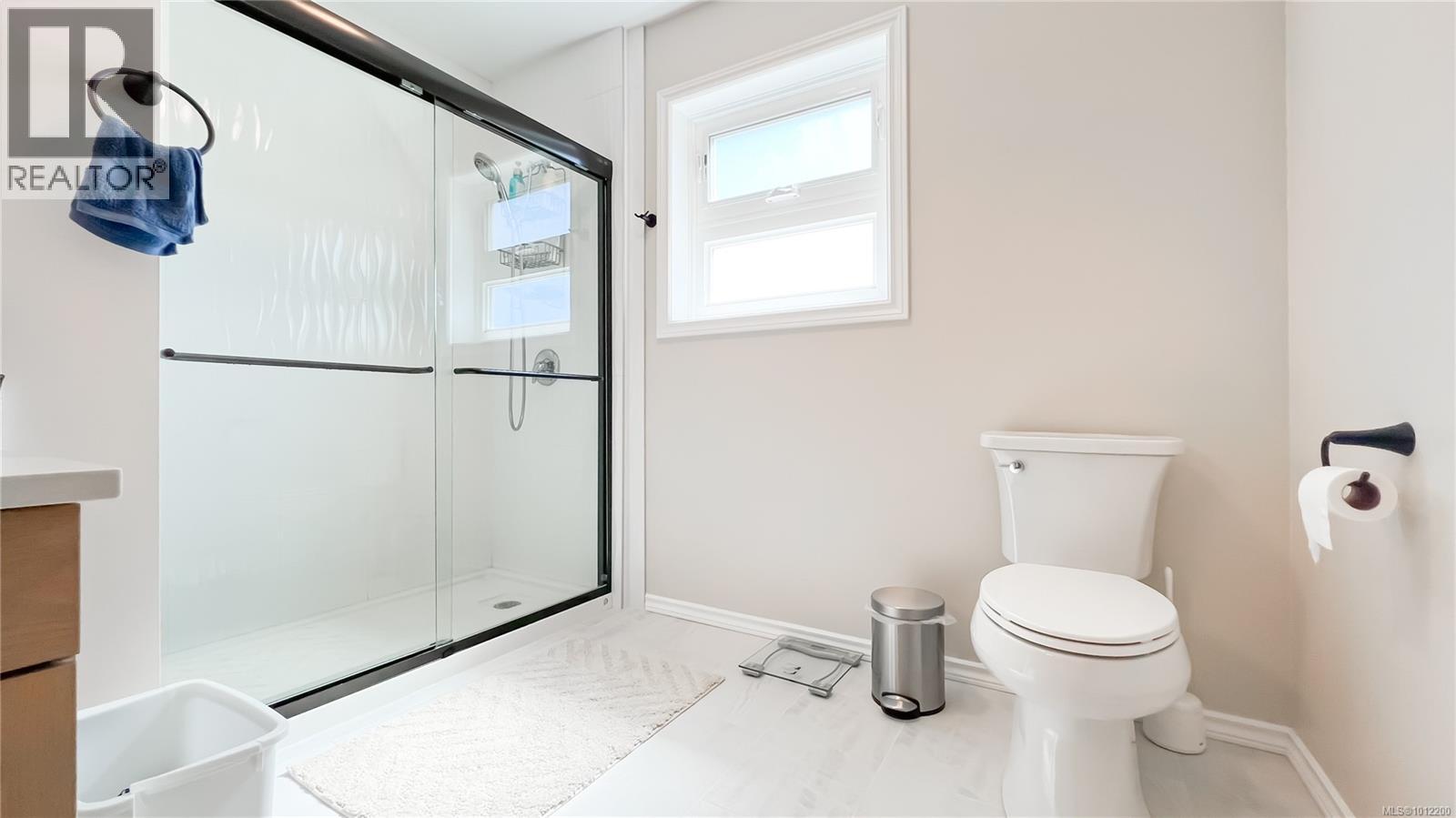 Photo 34 of 1016 Adeline Pl, Saanich BC