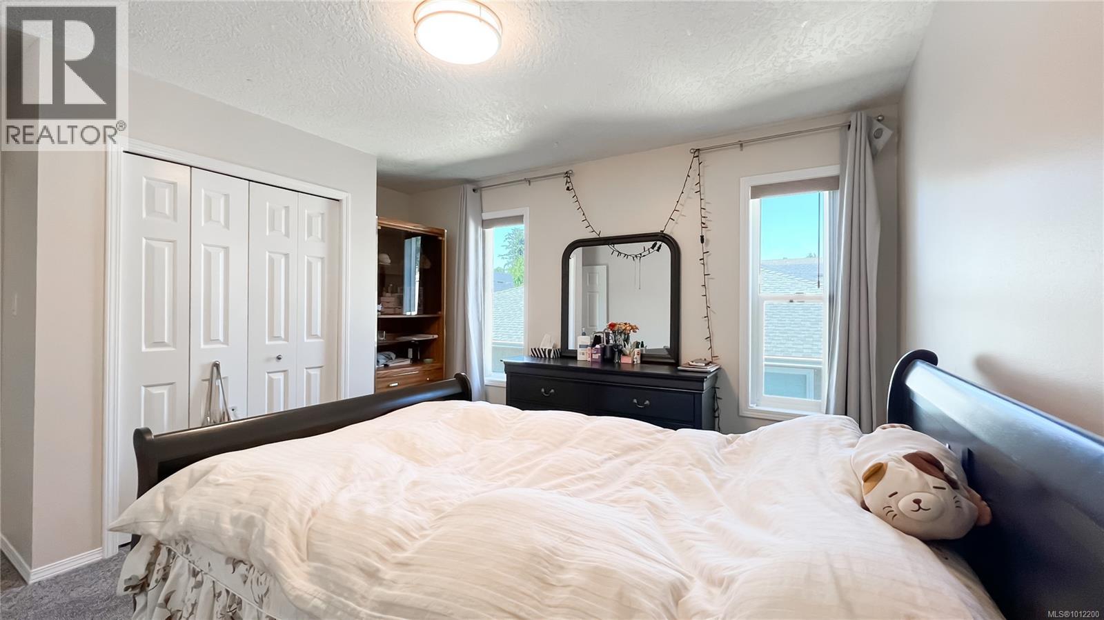Photo 4 of 1016 Adeline Pl, Saanich BC