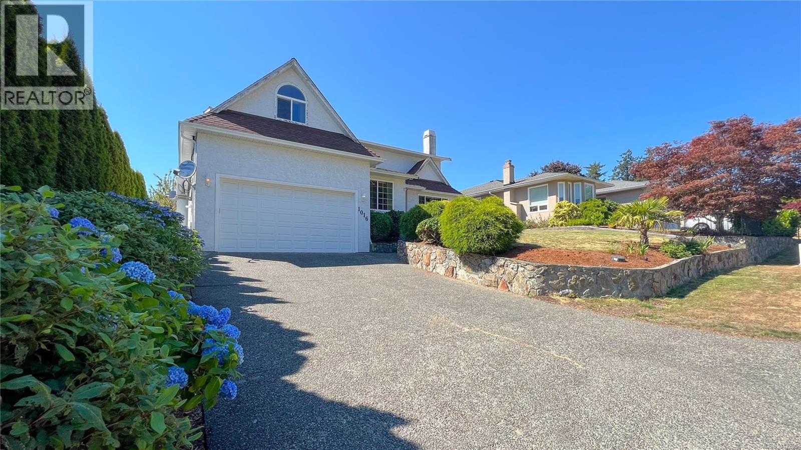 Photo 17 of 1016 Adeline Pl, Saanich BC