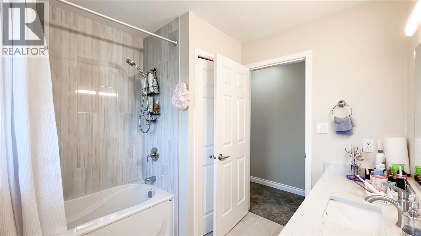 Photo 20 of 1016 Adeline Pl, Saanich BC