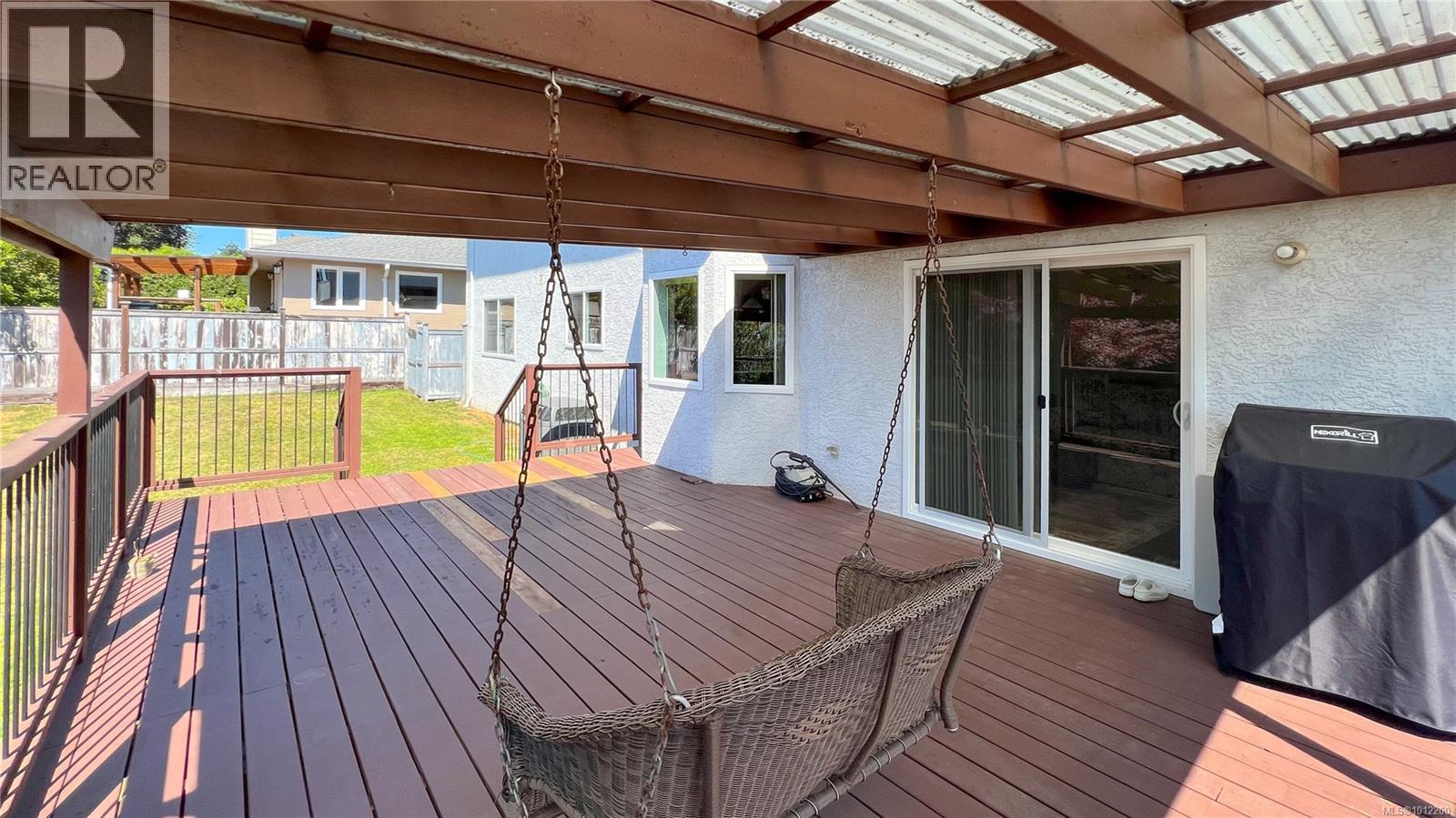 Photo 8 of 1016 Adeline Pl, Saanich BC