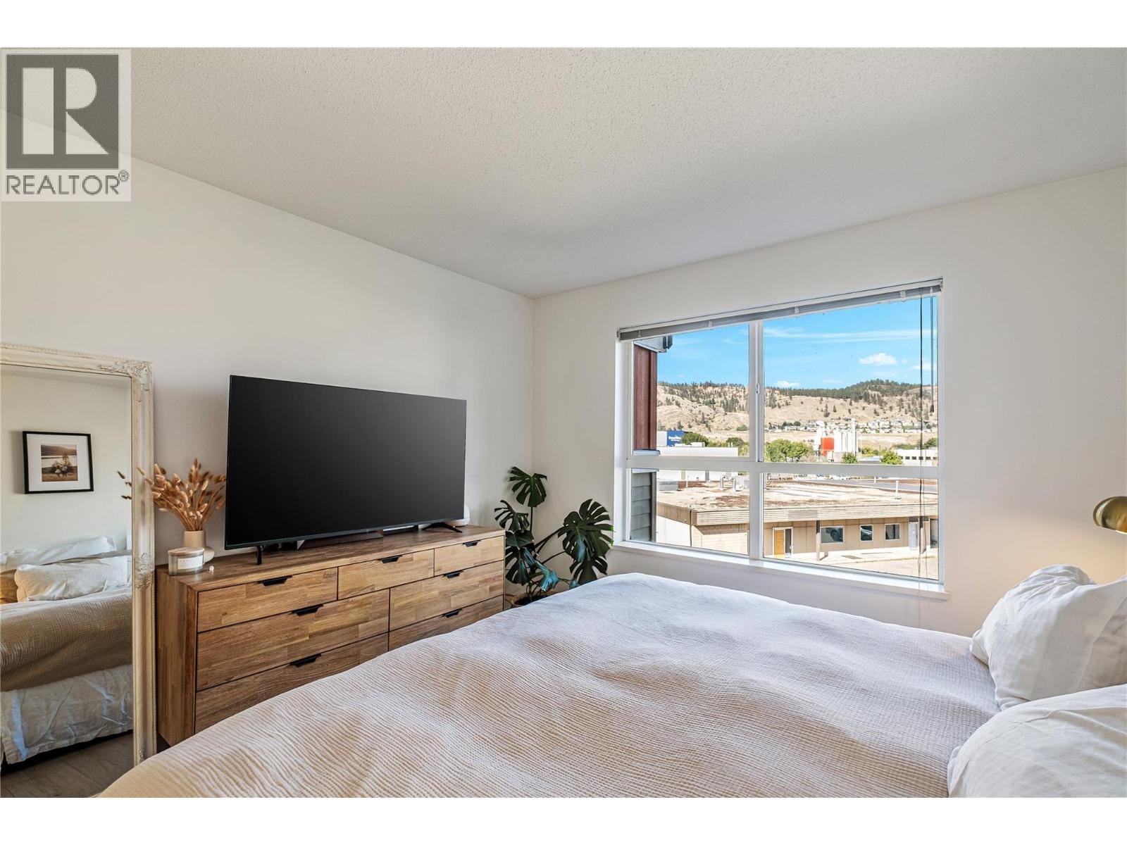 Photo 12 of 1093 Sunset Drive Unit 307, Kelowna BC