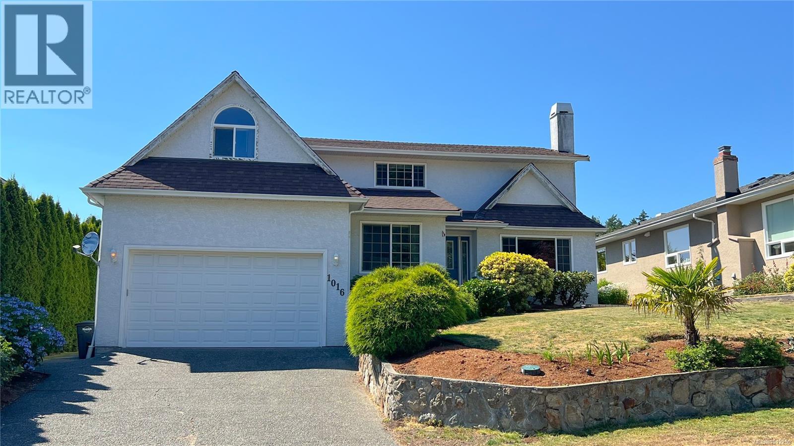 Photo 33 of 1016 Adeline Pl, Saanich BC
