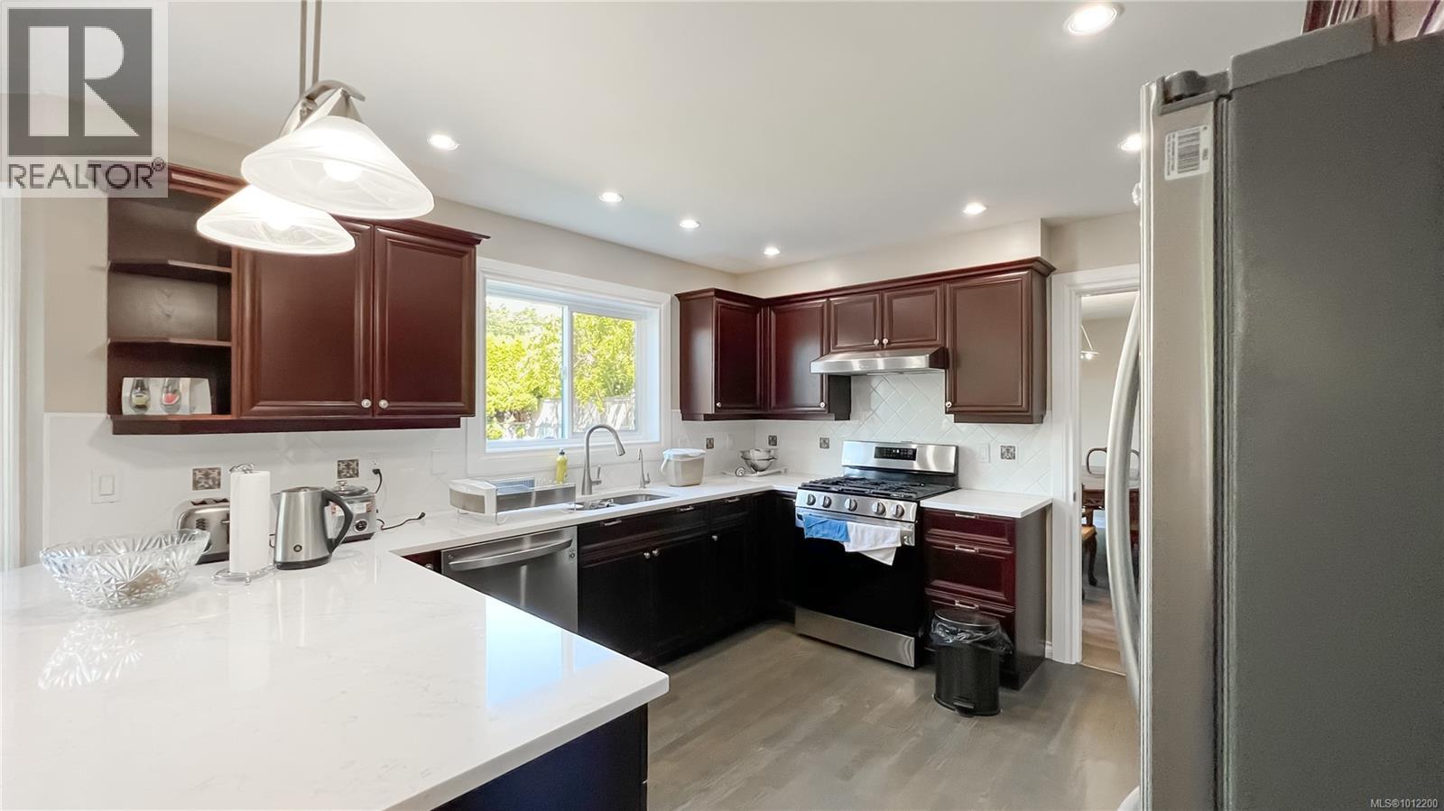 Photo 40 of 1016 Adeline Pl, Saanich BC
