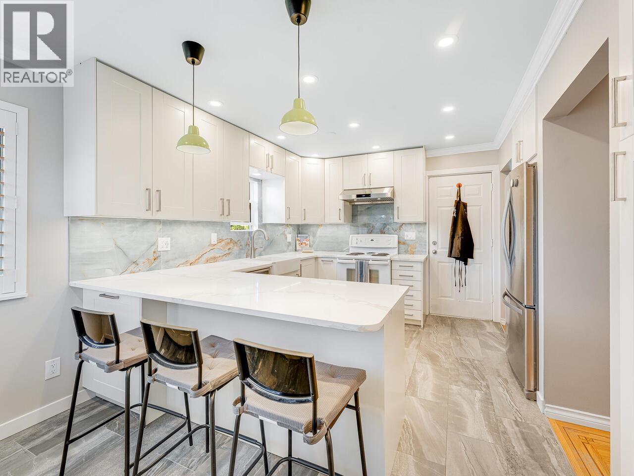 Photo 10 of 302 Blackman Street, New Westminster BC