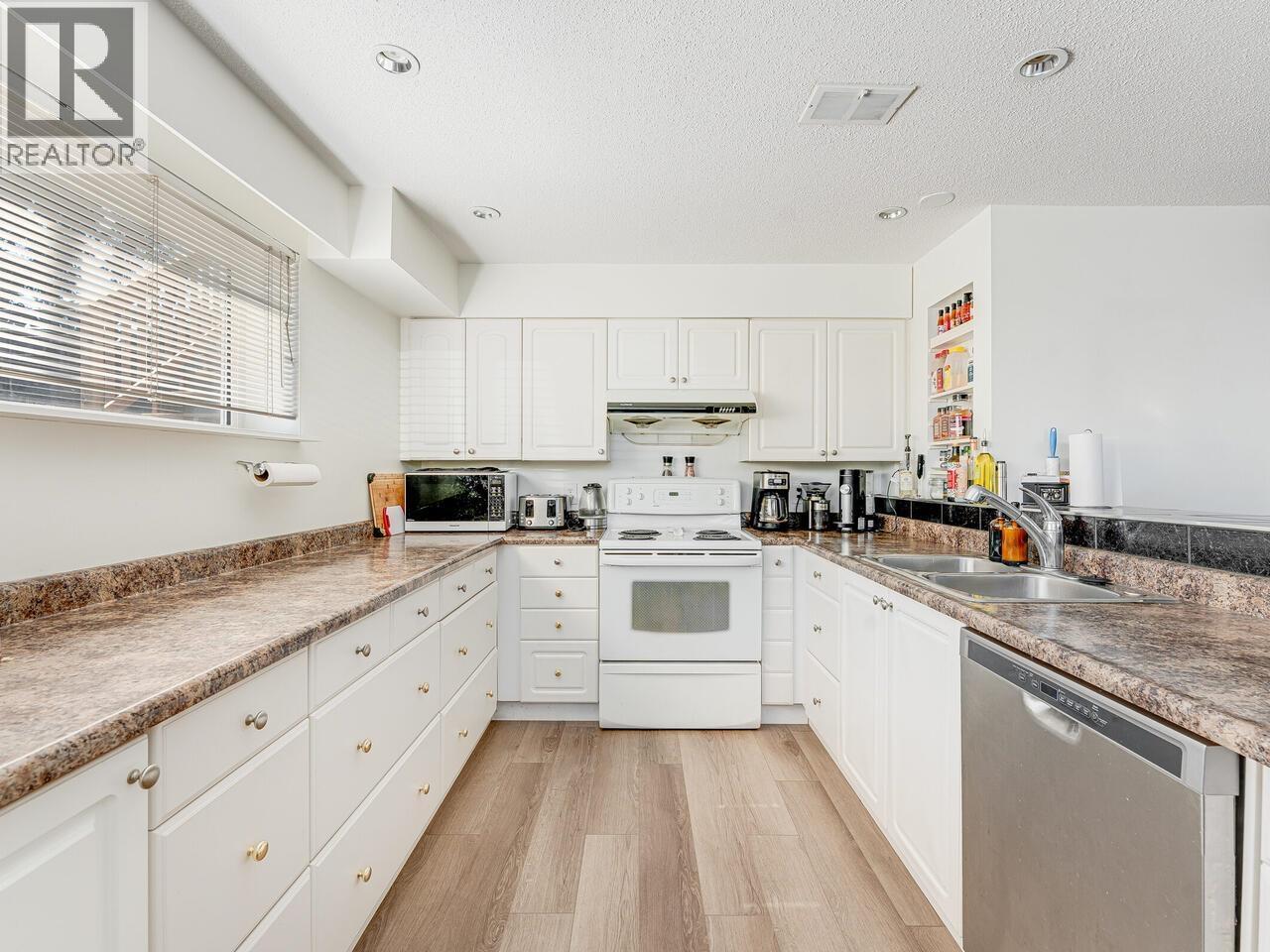 Photo 18 of 302 Blackman Street, New Westminster BC