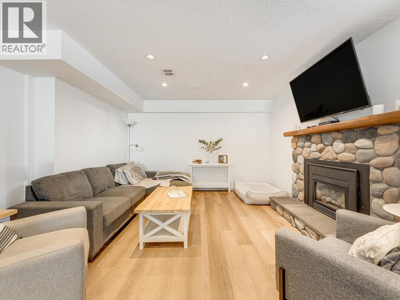 Photo 20 of 302 Blackman Street, New Westminster BC