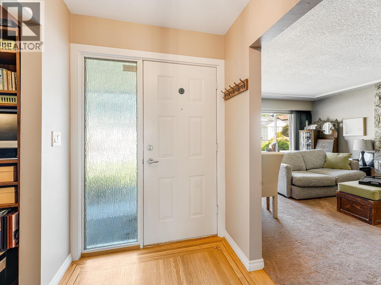 Photo 4 of 302 Blackman Street, New Westminster BC