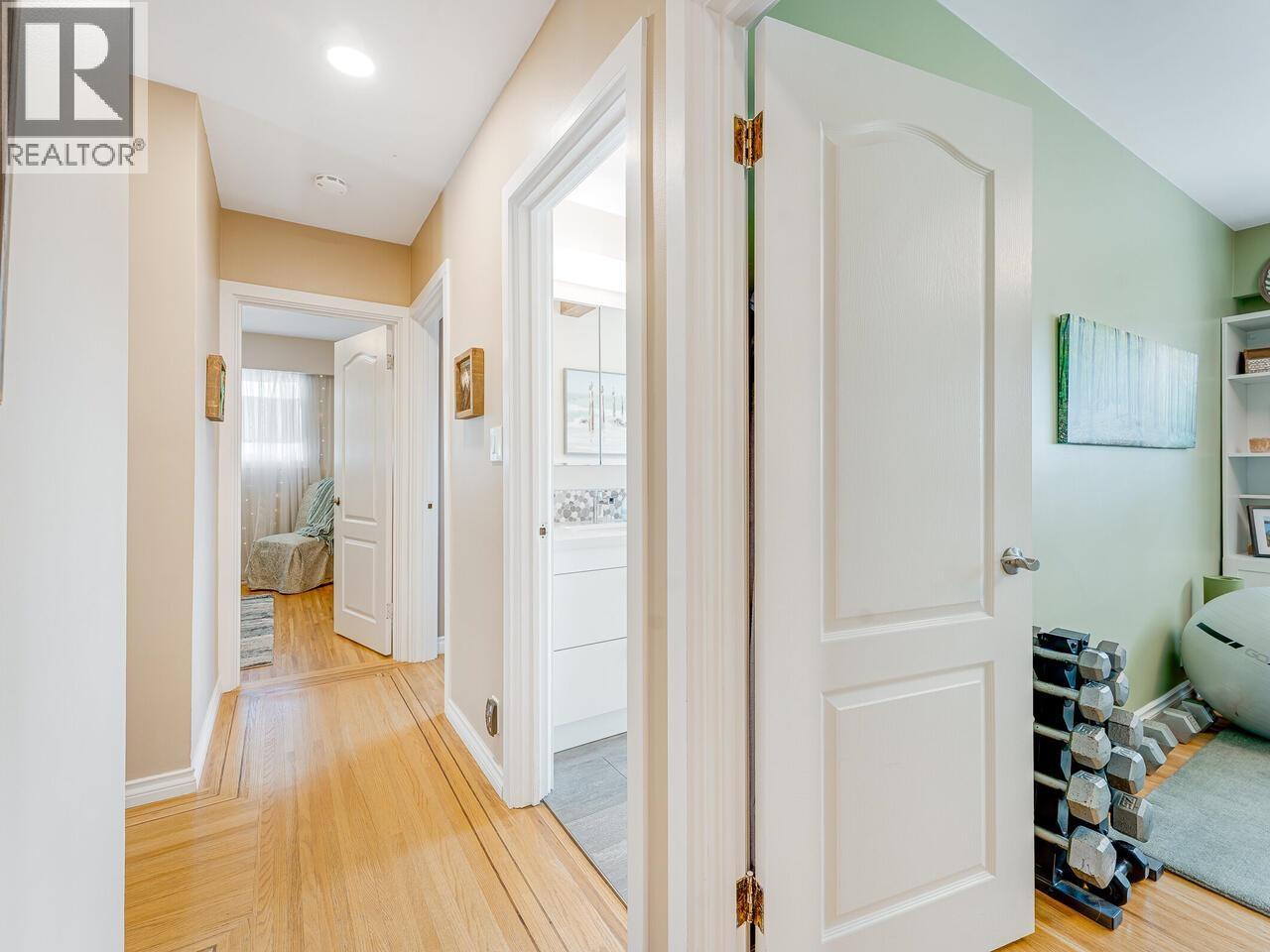 Photo 5 of 302 Blackman Street, New Westminster BC