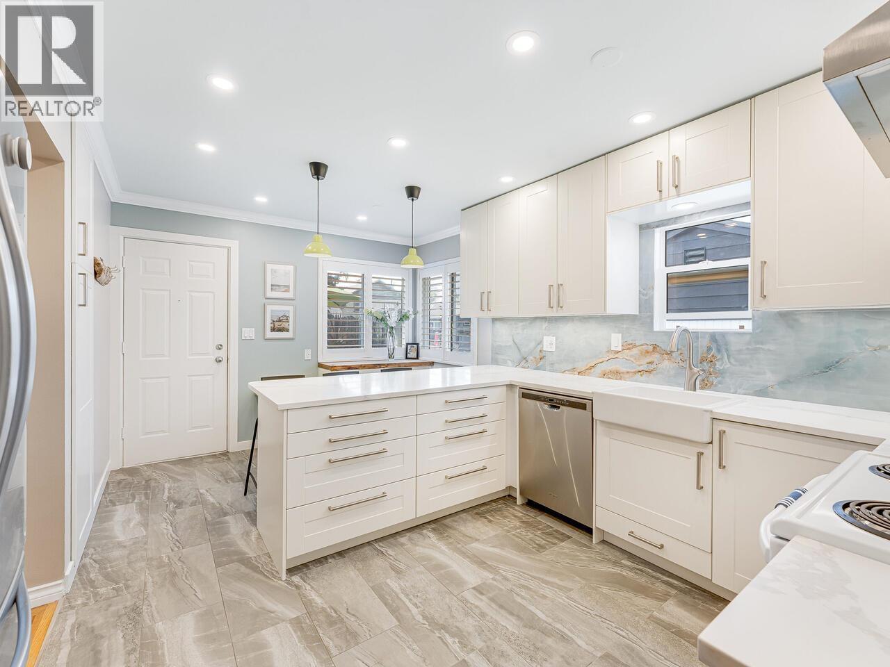 Photo 8 of 302 Blackman Street, New Westminster BC