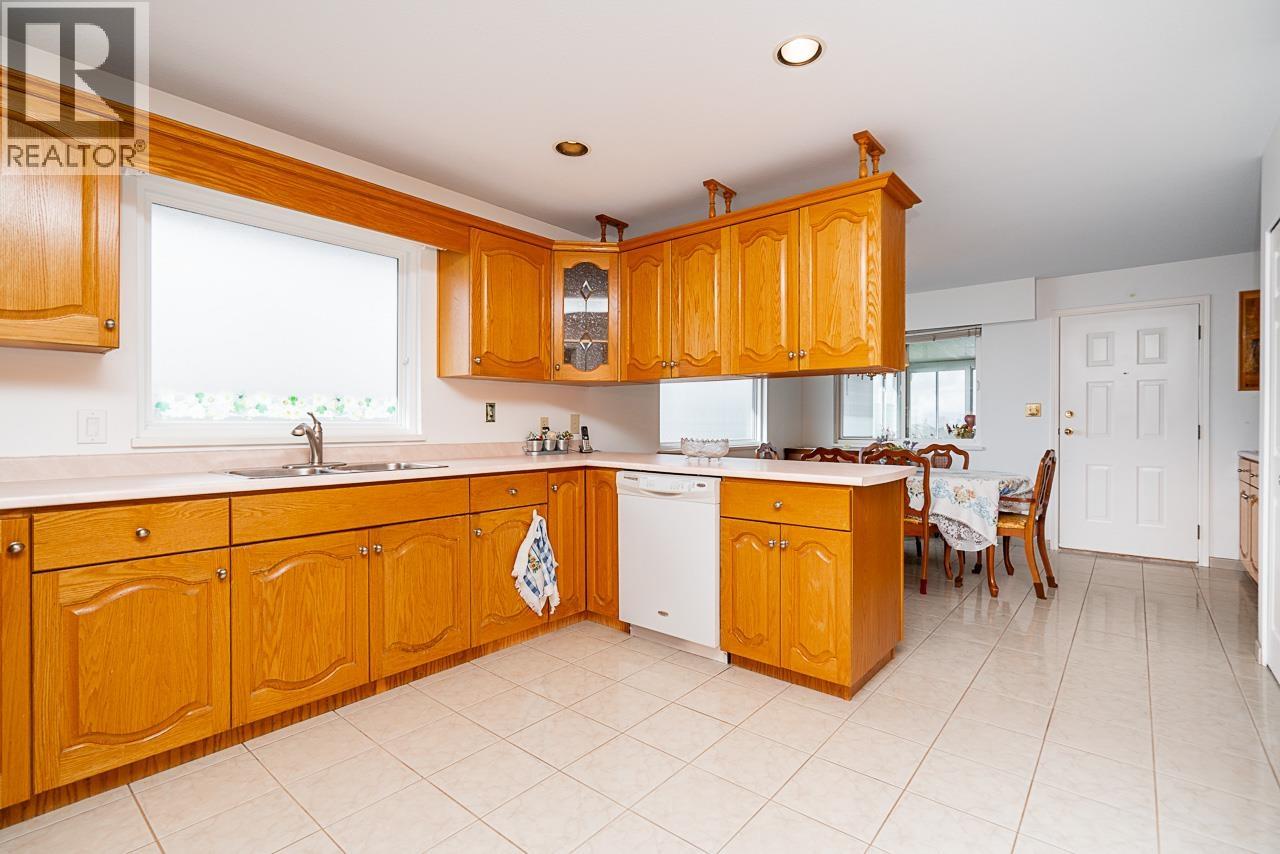 Photo 7 of 7823 Elwell Street, Burnaby BC