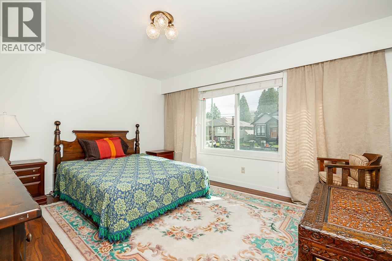 Photo 9 of 7823 Elwell Street, Burnaby BC