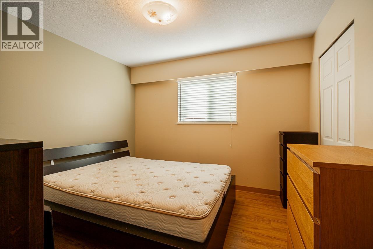 Photo 4 of 7823 Elwell Street, Burnaby BC