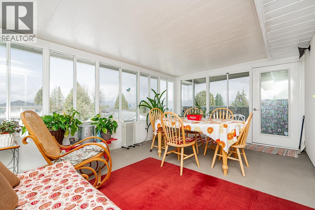 Photo 3 of 7823 Elwell Street, Burnaby BC