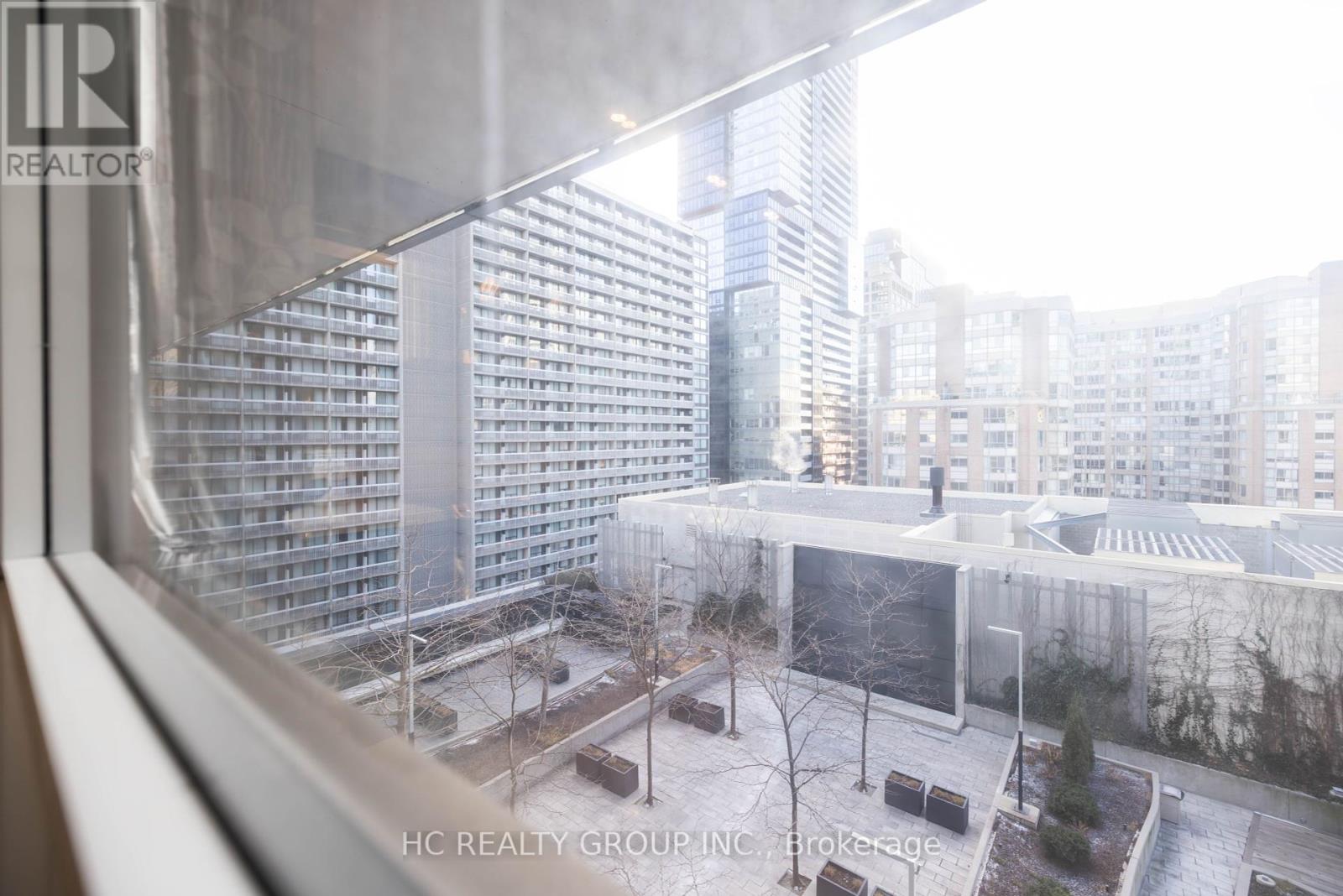 Photo 5 of 819 386 Yonge Street, Toronto ON