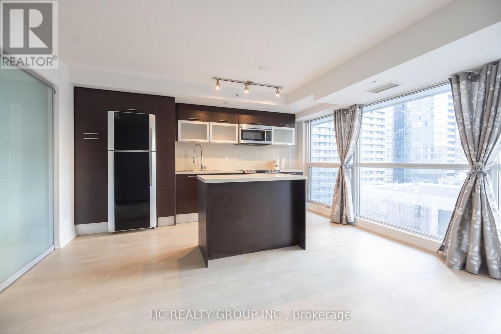 Photo 8 of 819 386 Yonge Street, Toronto ON