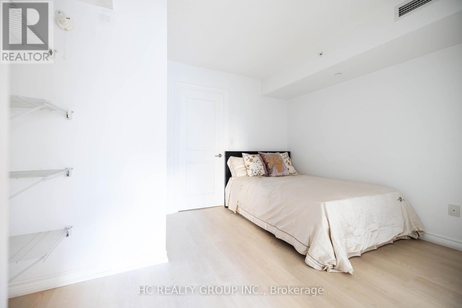 Photo 16 of 819 386 Yonge Street, Toronto ON