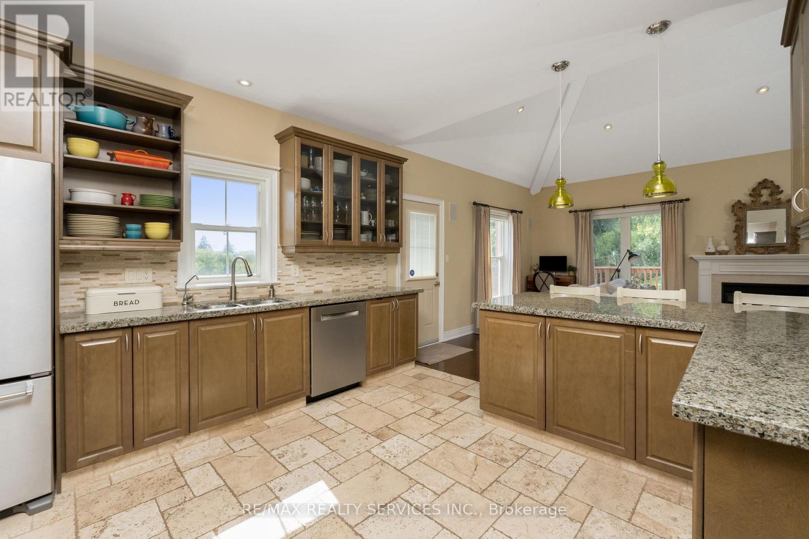 Photo 11 of 74 North Riverdale Drive, Caledon ON