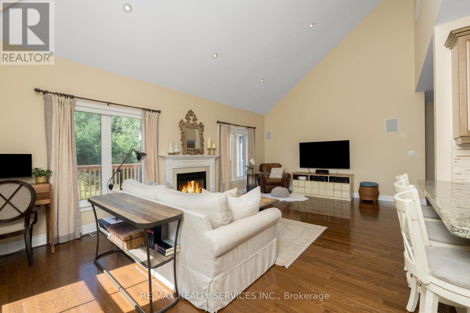 Photo 13 of 74 North Riverdale Drive, Caledon ON
