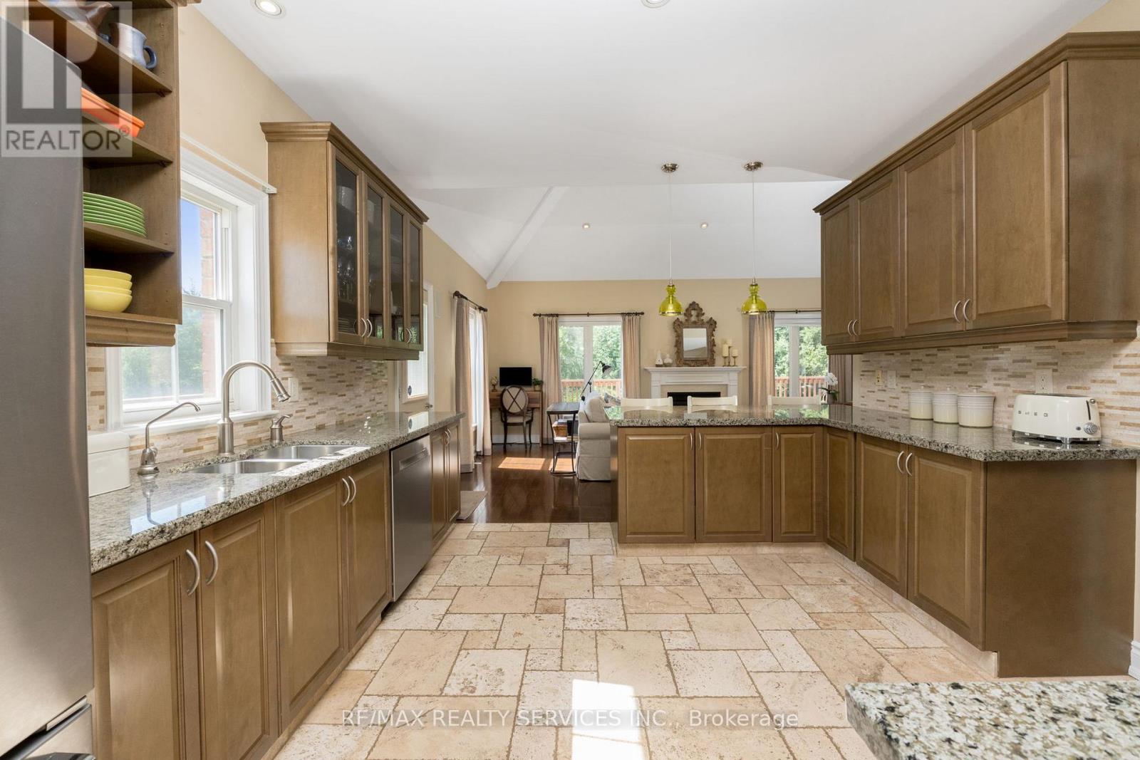 Photo 10 of 74 North Riverdale Drive, Caledon ON