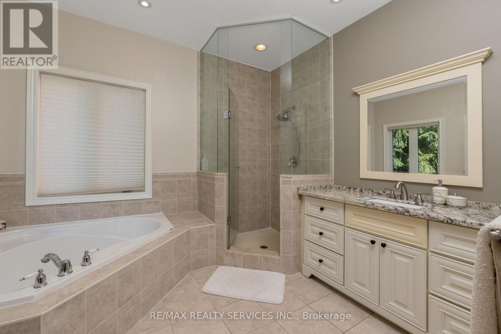 Photo 18 of 74 North Riverdale Drive, Caledon ON