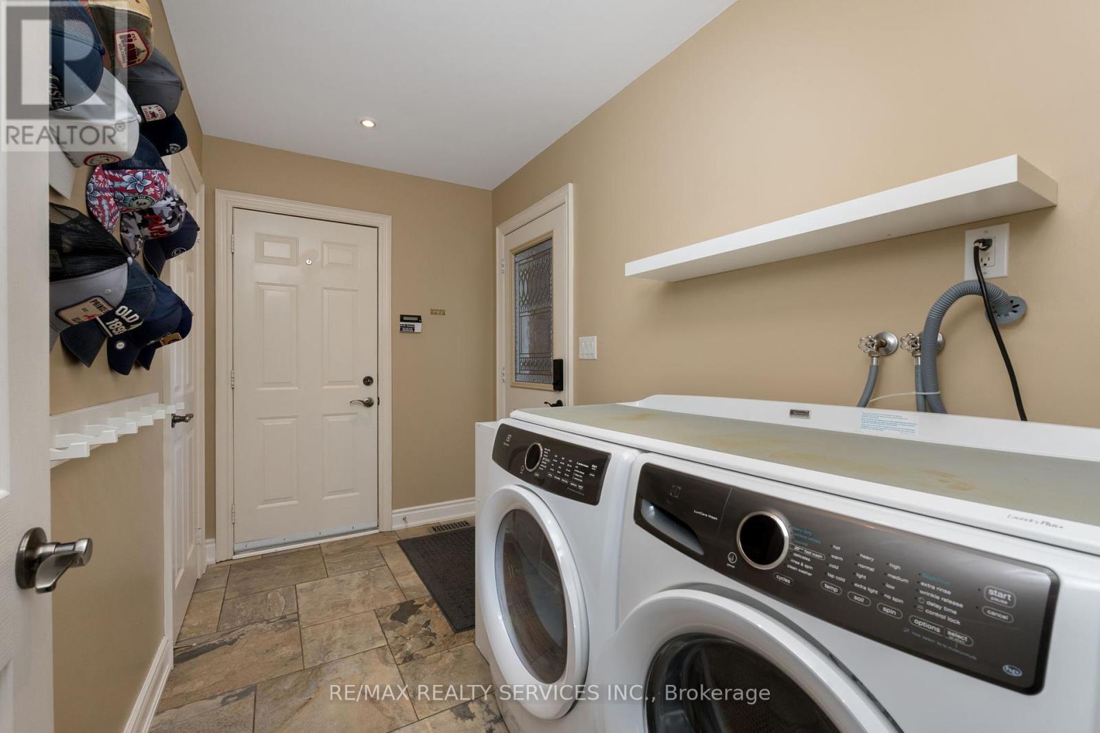 Photo 19 of 74 North Riverdale Drive, Caledon ON