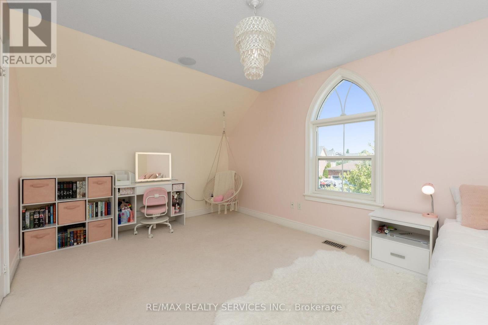 Photo 23 of 74 North Riverdale Drive, Caledon ON