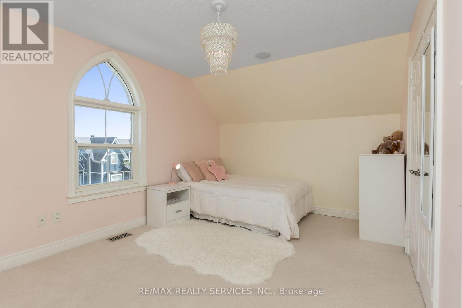Photo 22 of 74 North Riverdale Drive, Caledon ON