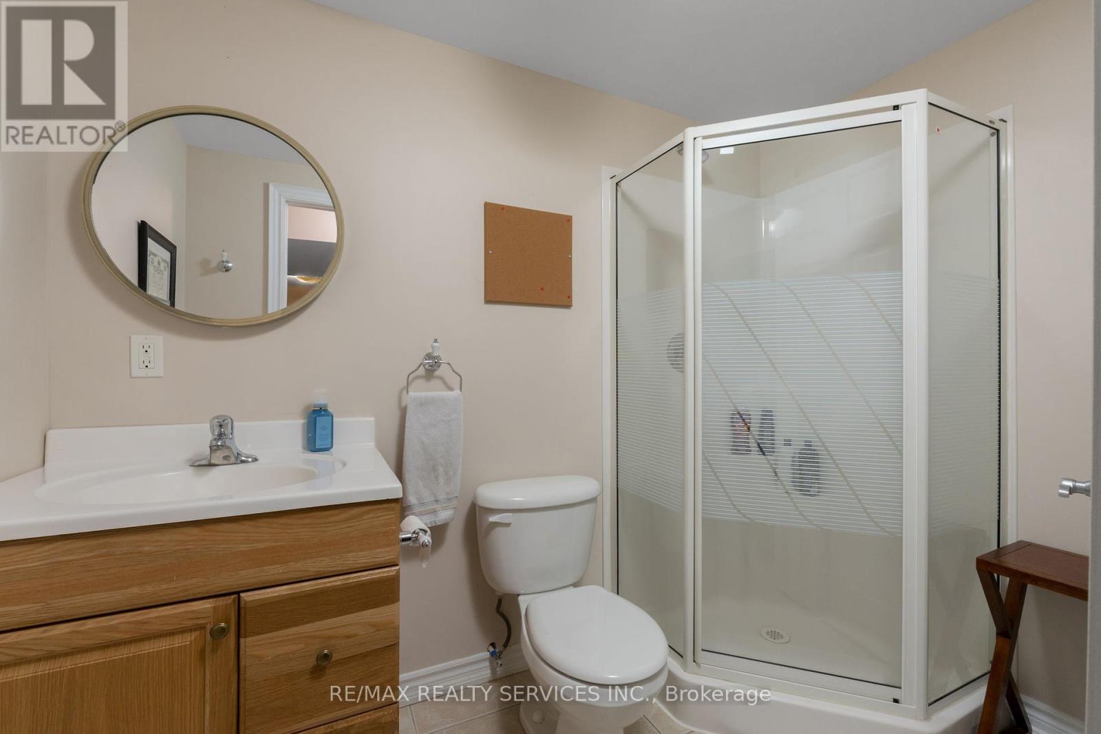 Photo 34 of 74 North Riverdale Drive, Caledon ON