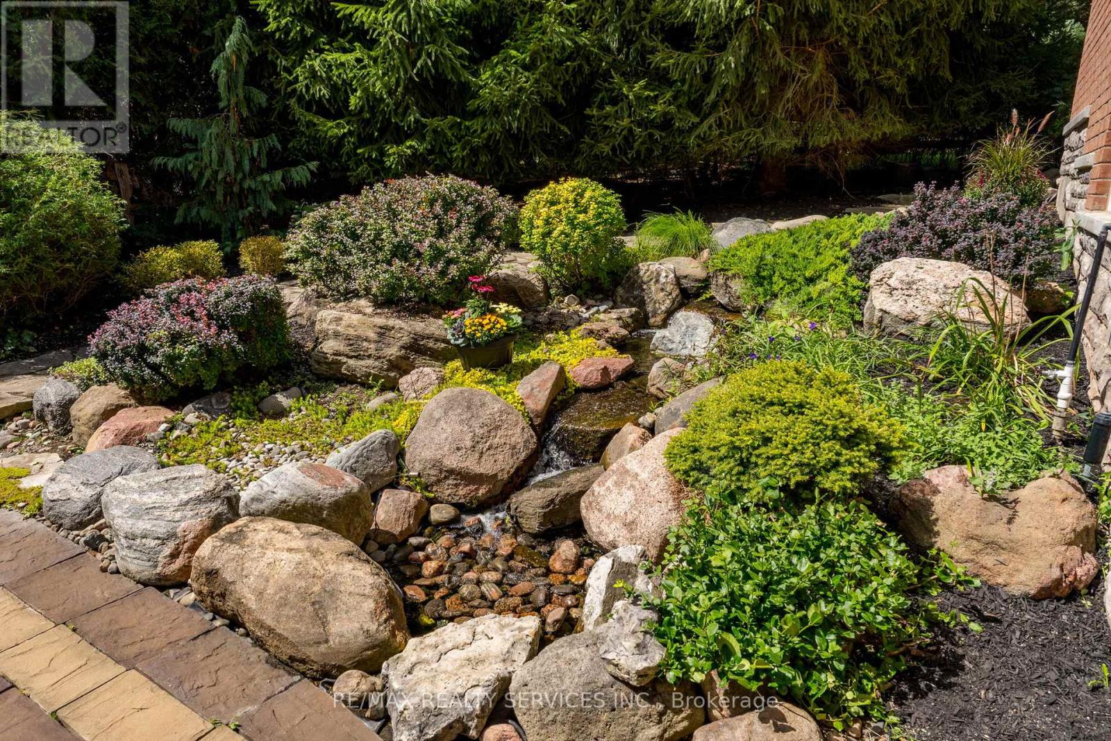 Photo 5 of 74 North Riverdale Drive, Caledon ON