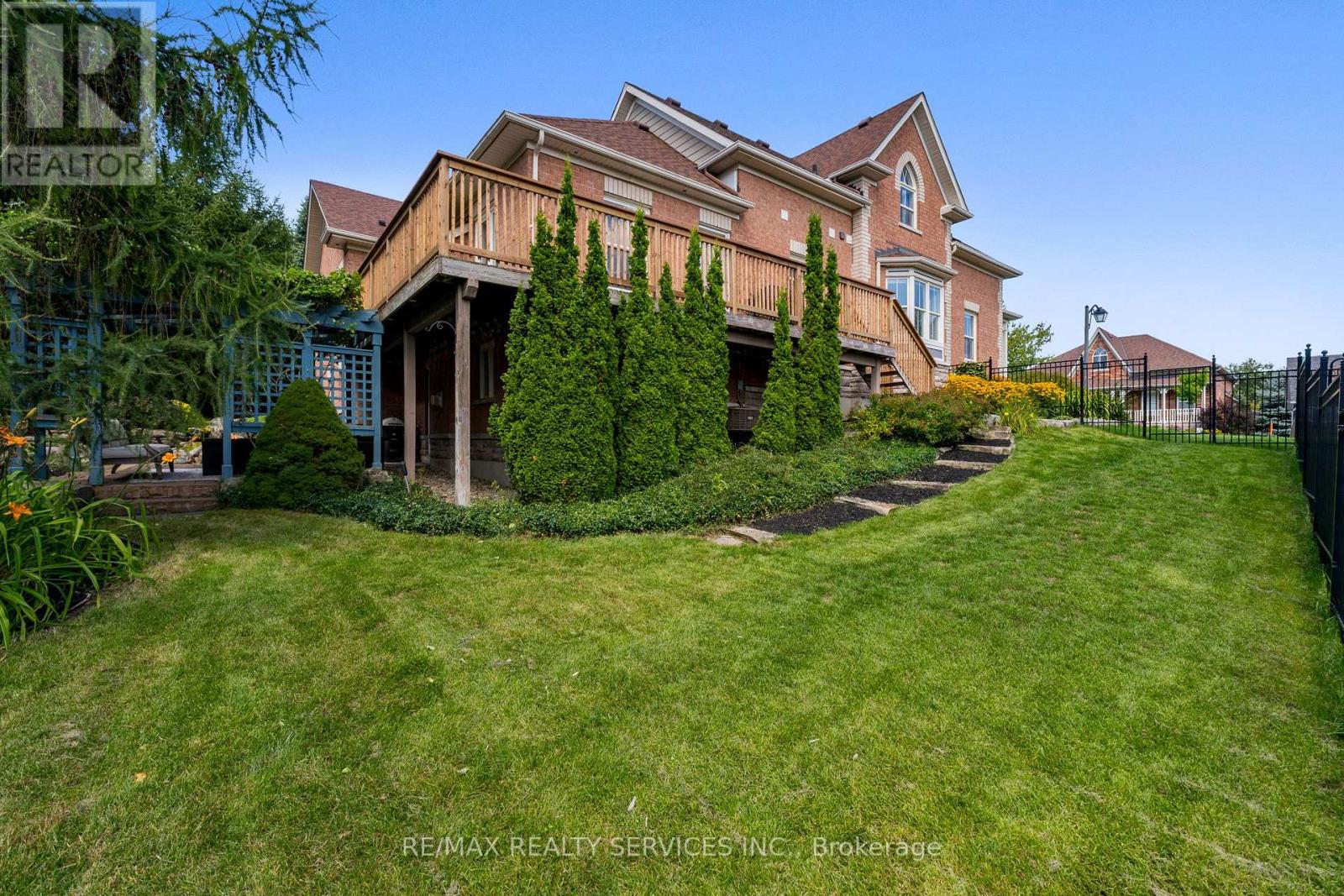 Photo 45 of 74 North Riverdale Drive, Caledon ON