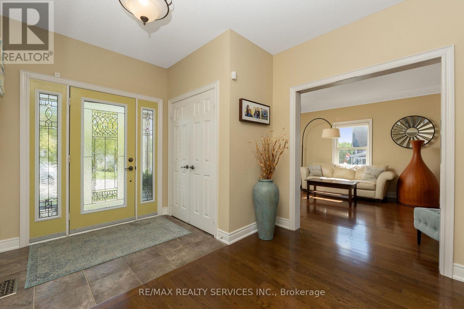 Photo 6 of 74 North Riverdale Drive, Caledon ON