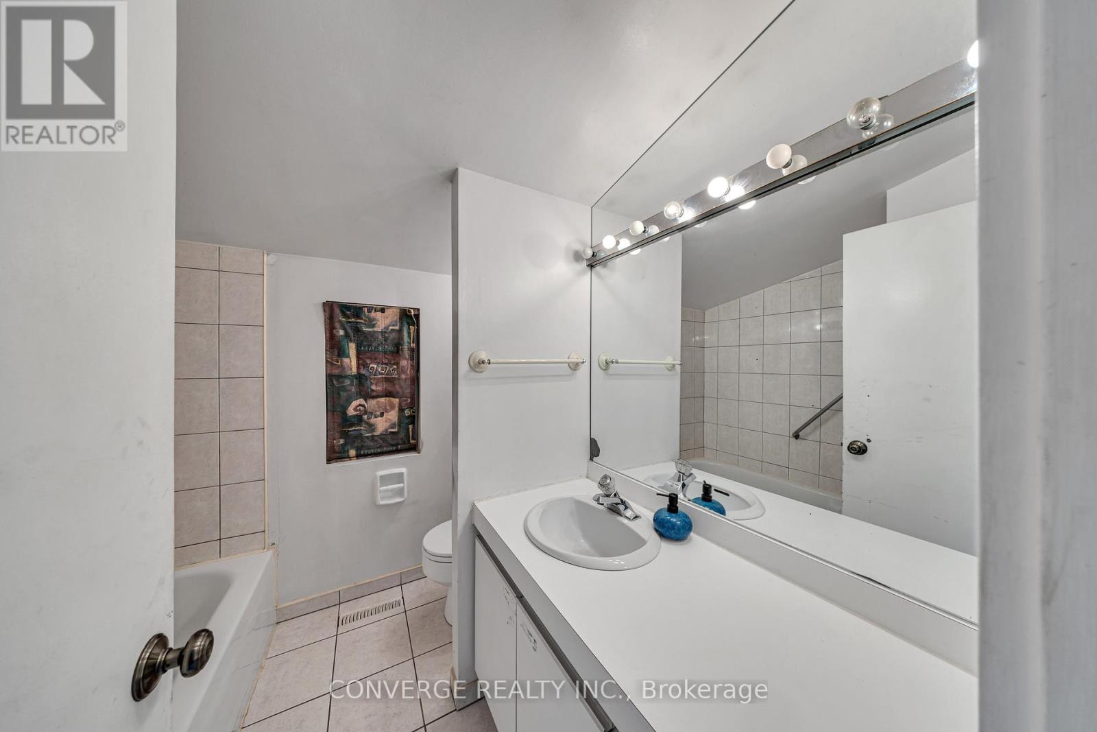 Photo 13 of 41 Brookridge Drive, Toronto ON