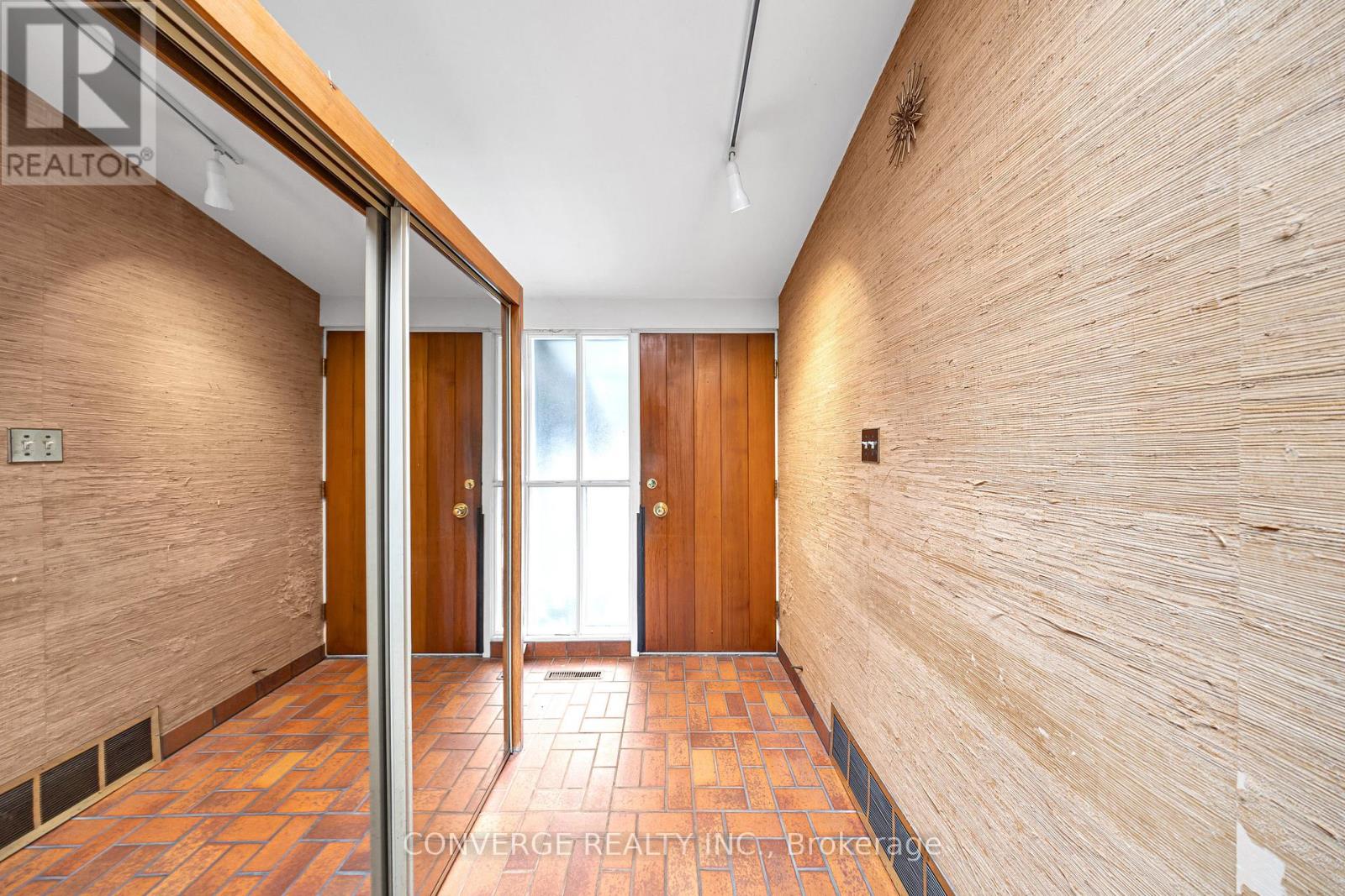 Photo 4 of 41 Brookridge Drive, Toronto ON