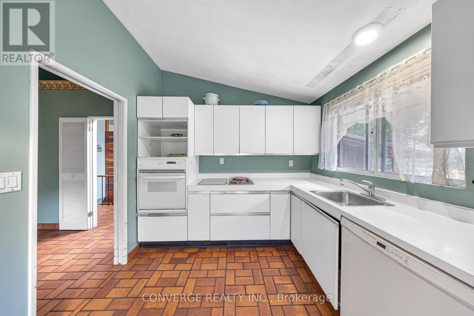 Photo 7 of 41 Brookridge Drive, Toronto ON