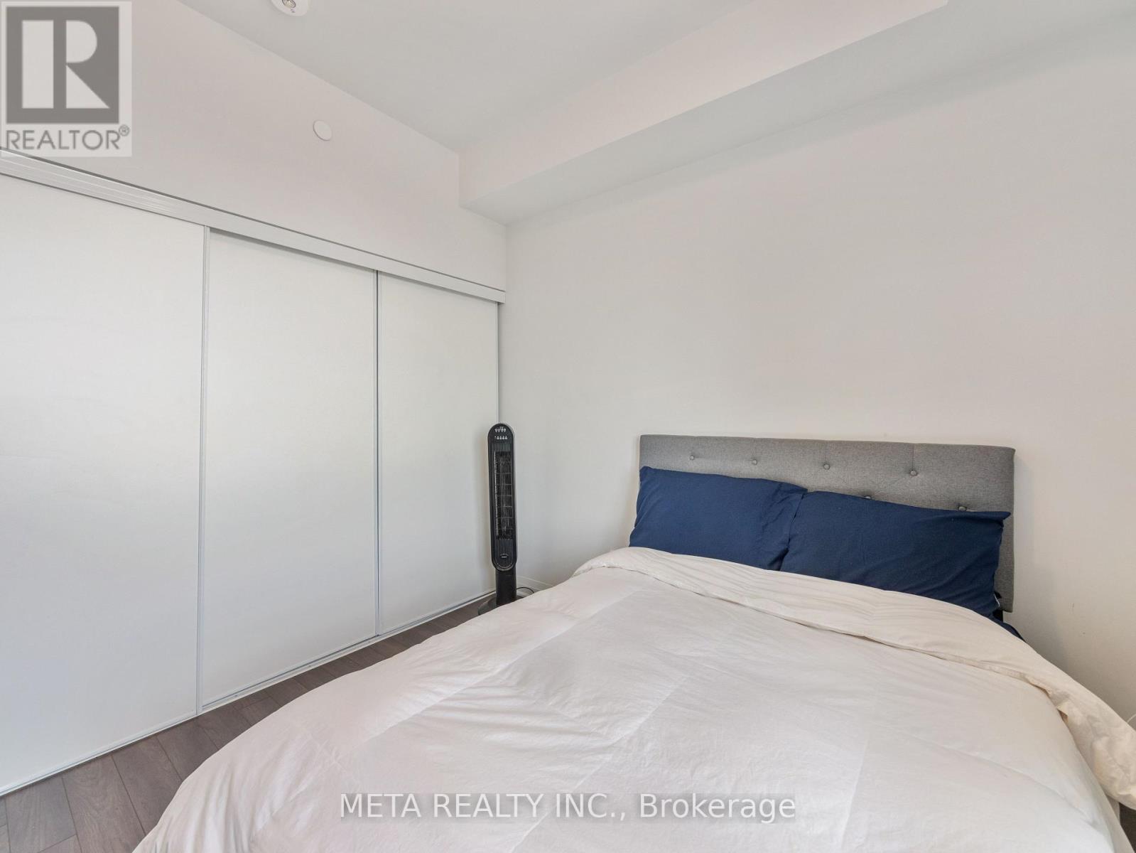 Photo 10 of 908 10 Meadowglen Place E, Toronto ON