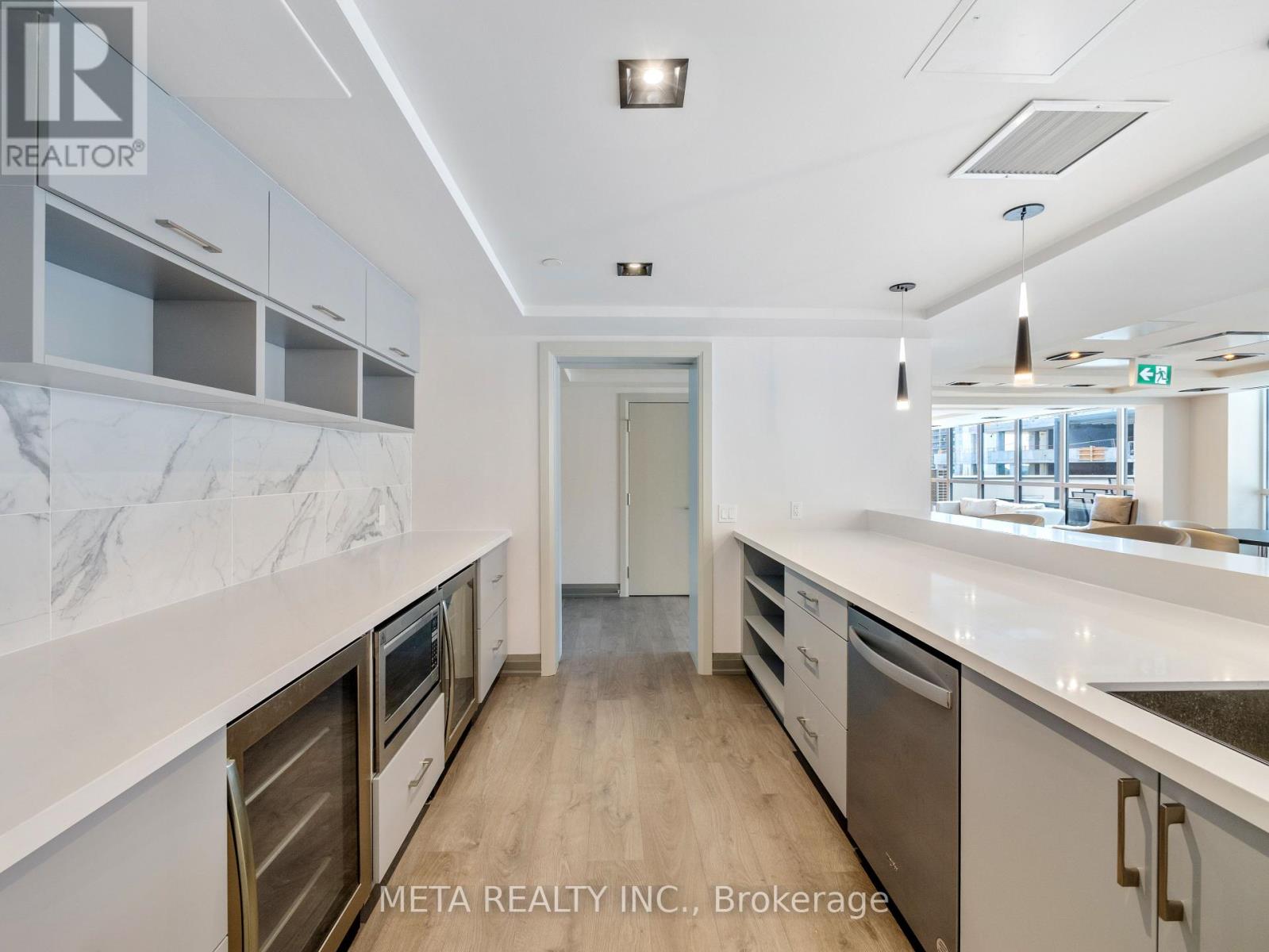Photo 8 of 908 10 Meadowglen Place E, Toronto ON
