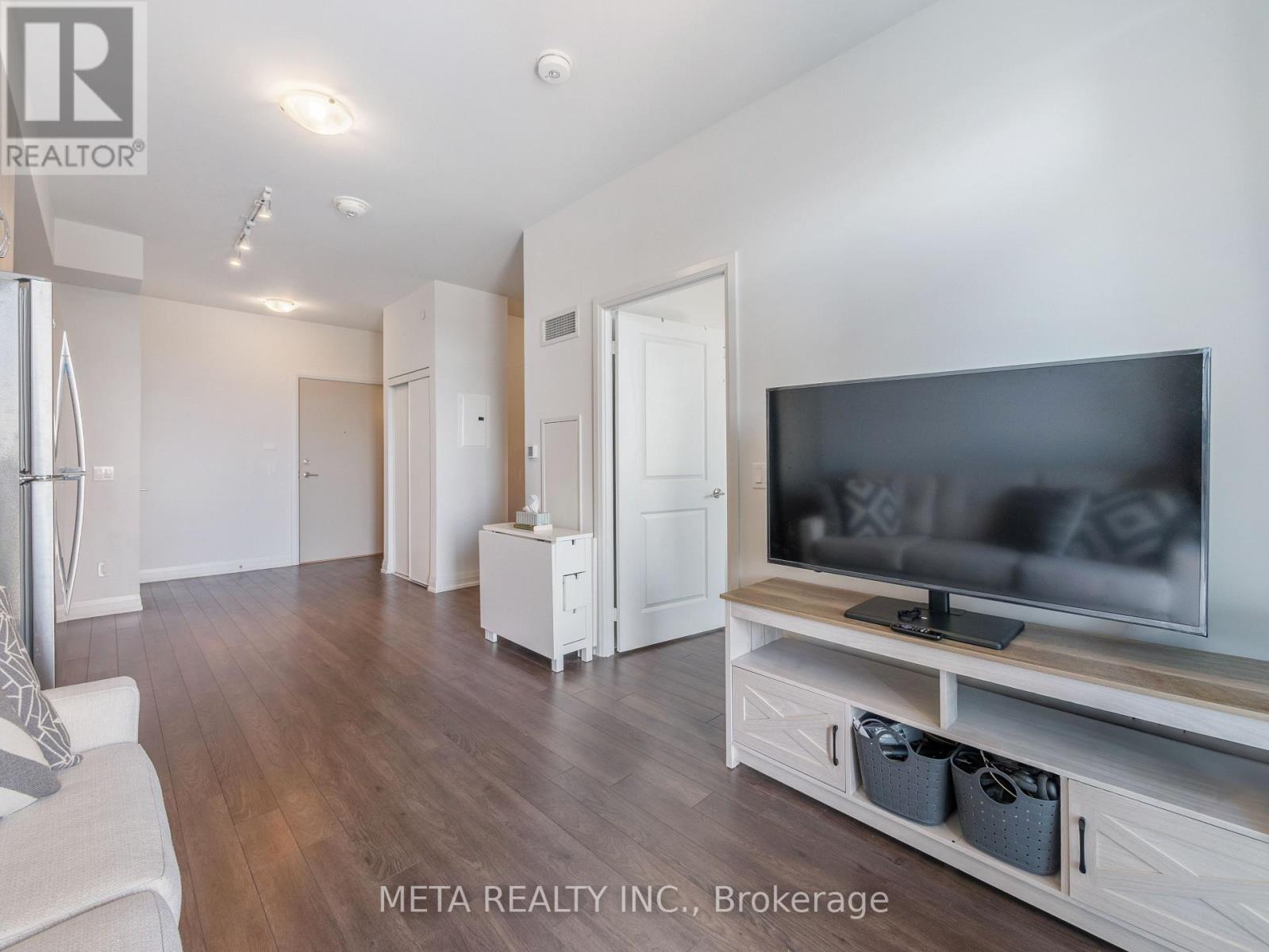 Photo 13 of 908 10 Meadowglen Place E, Toronto ON