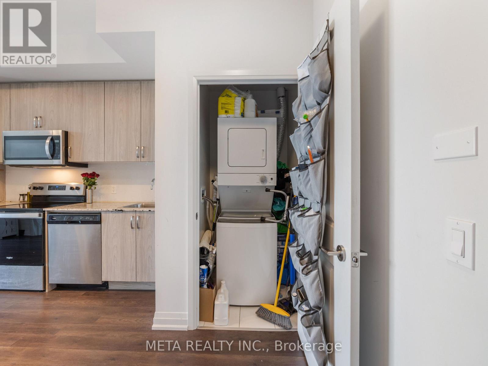 Photo 7 of 908 10 Meadowglen Place E, Toronto ON