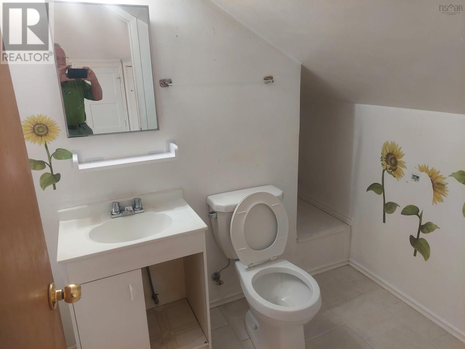 Property 13 of 20 of 3786/84 High Street