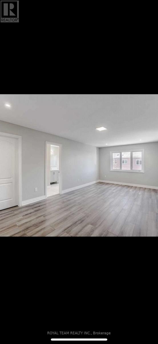 Photo 14 of 809 Joe Persechini Drive, Newmarket ON