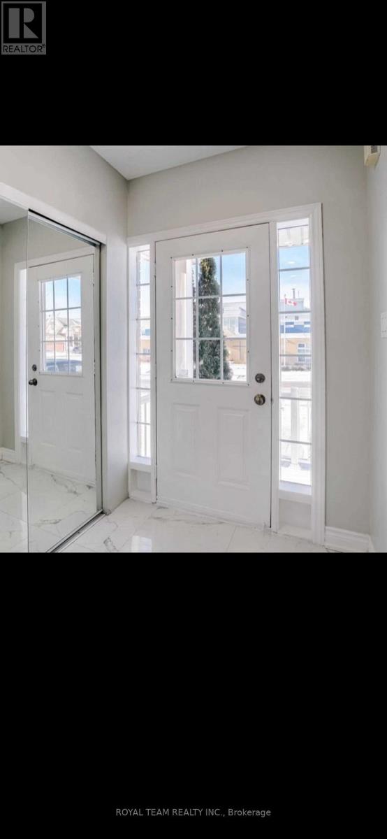 Photo 10 of 809 Joe Persechini Drive, Newmarket ON