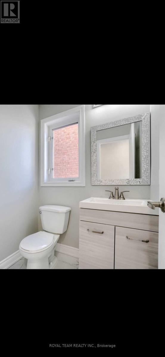 Photo 6 of 809 Joe Persechini Drive, Newmarket ON