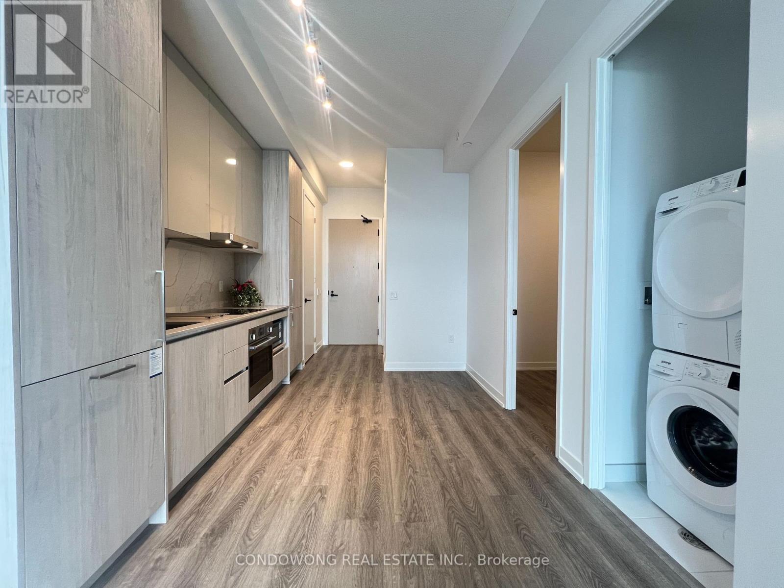 Photo 12 of 5307 195 Commerce Street, Vaughan ON