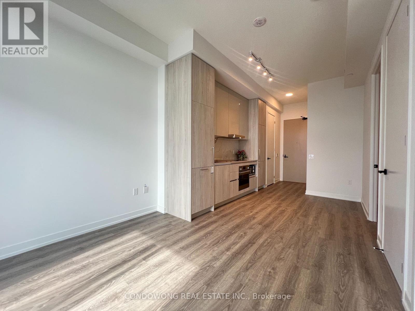 Photo 11 of 5307 195 Commerce Street, Vaughan ON