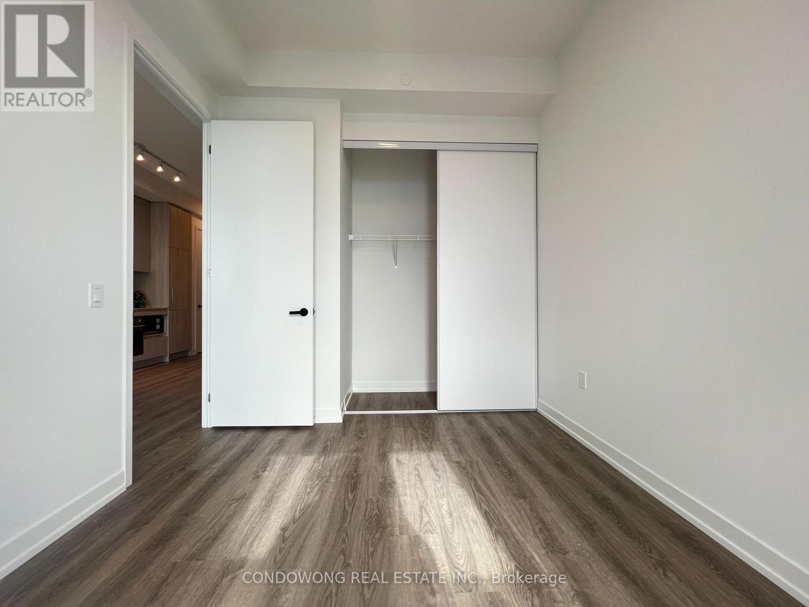 Photo 4 of 5307 195 Commerce Street, Vaughan ON