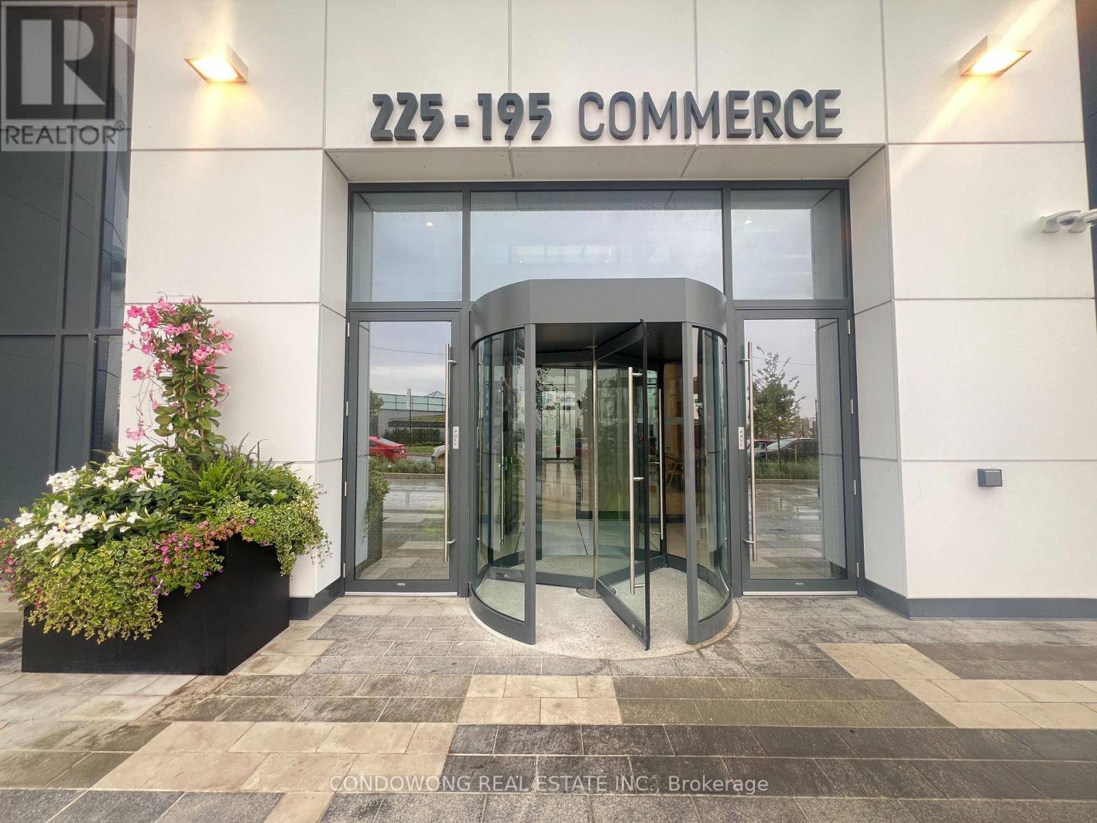 Photo 6 of 5307 195 Commerce Street, Vaughan ON